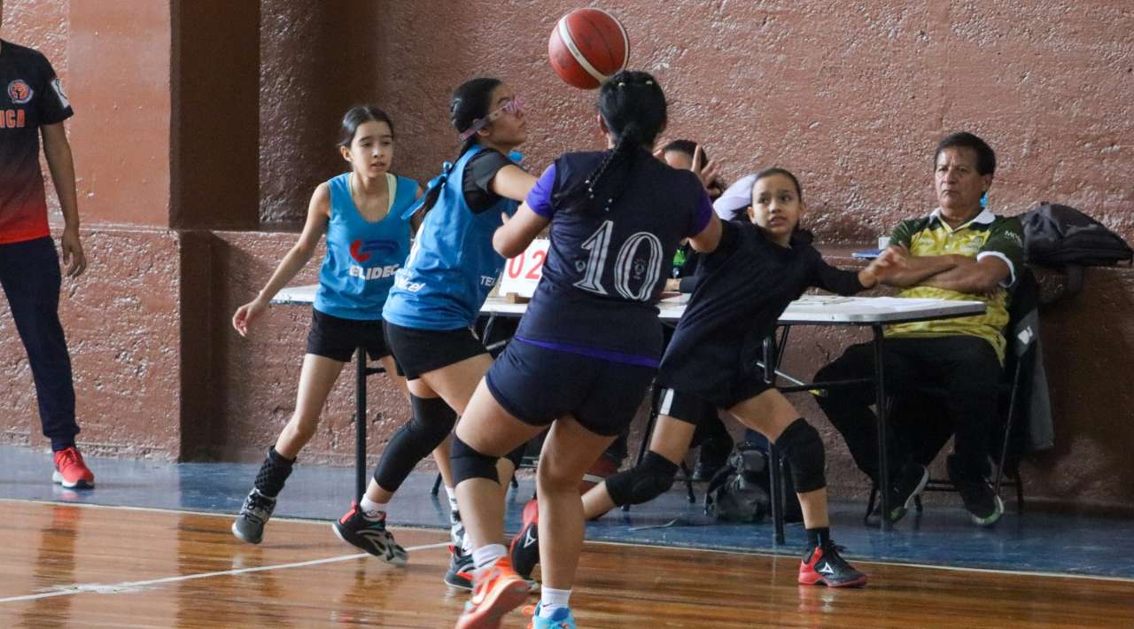 Aztecas y Helen Keller se coronan campeones estatales en el selectivo de baloncesto 5×5 U14.