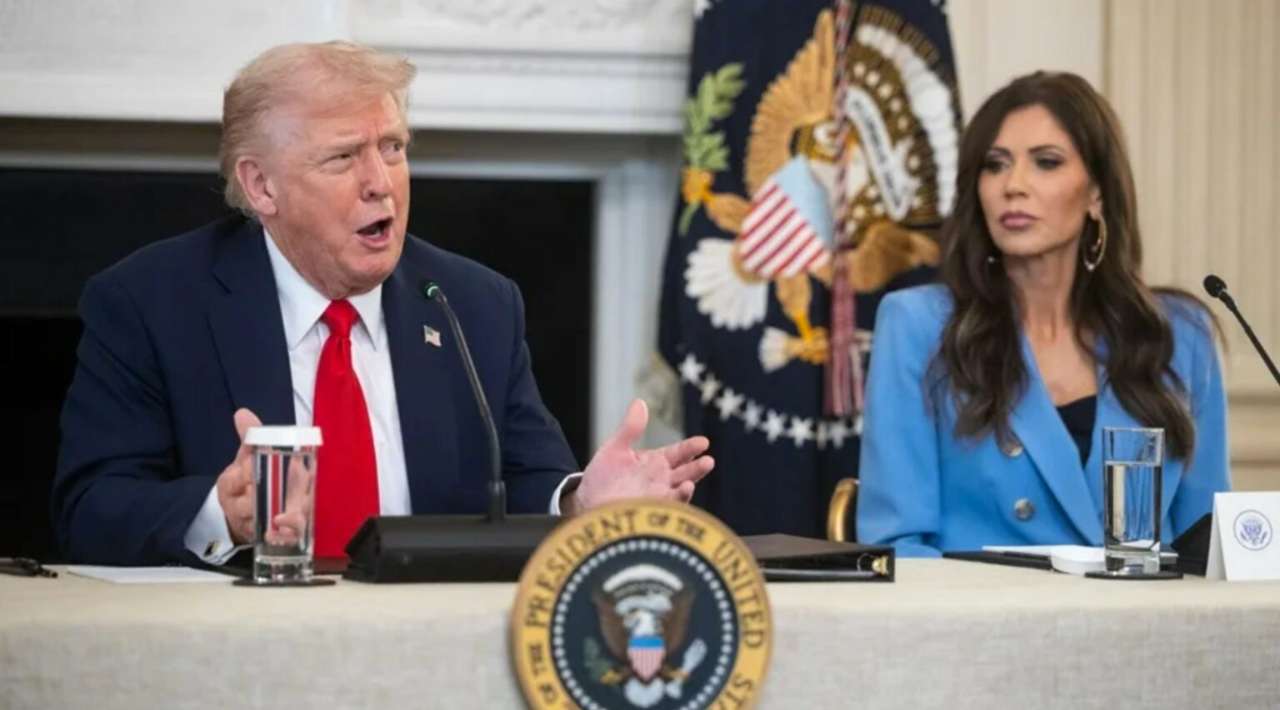Trump ratifica a Kristi Noem como secretaria de Seguridad tras hechos en Minnesota