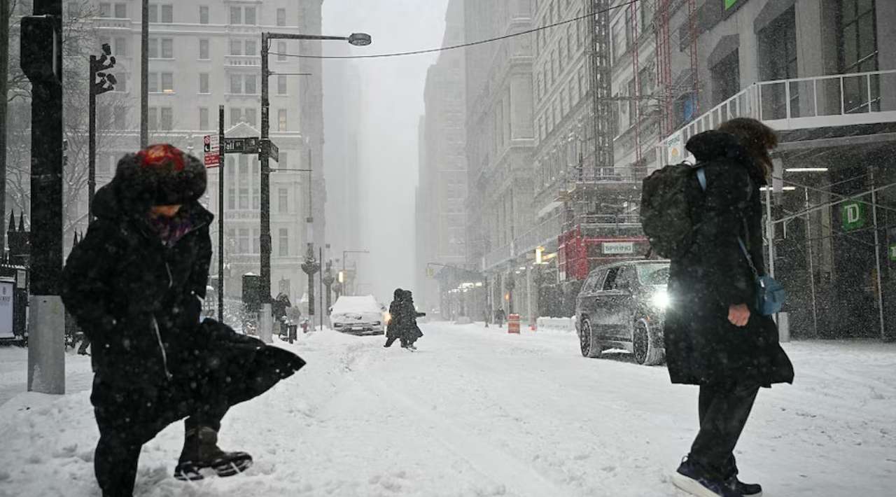 Sube a 34 la cifra de fallecidos por tormenta invernal en Estados Unidos