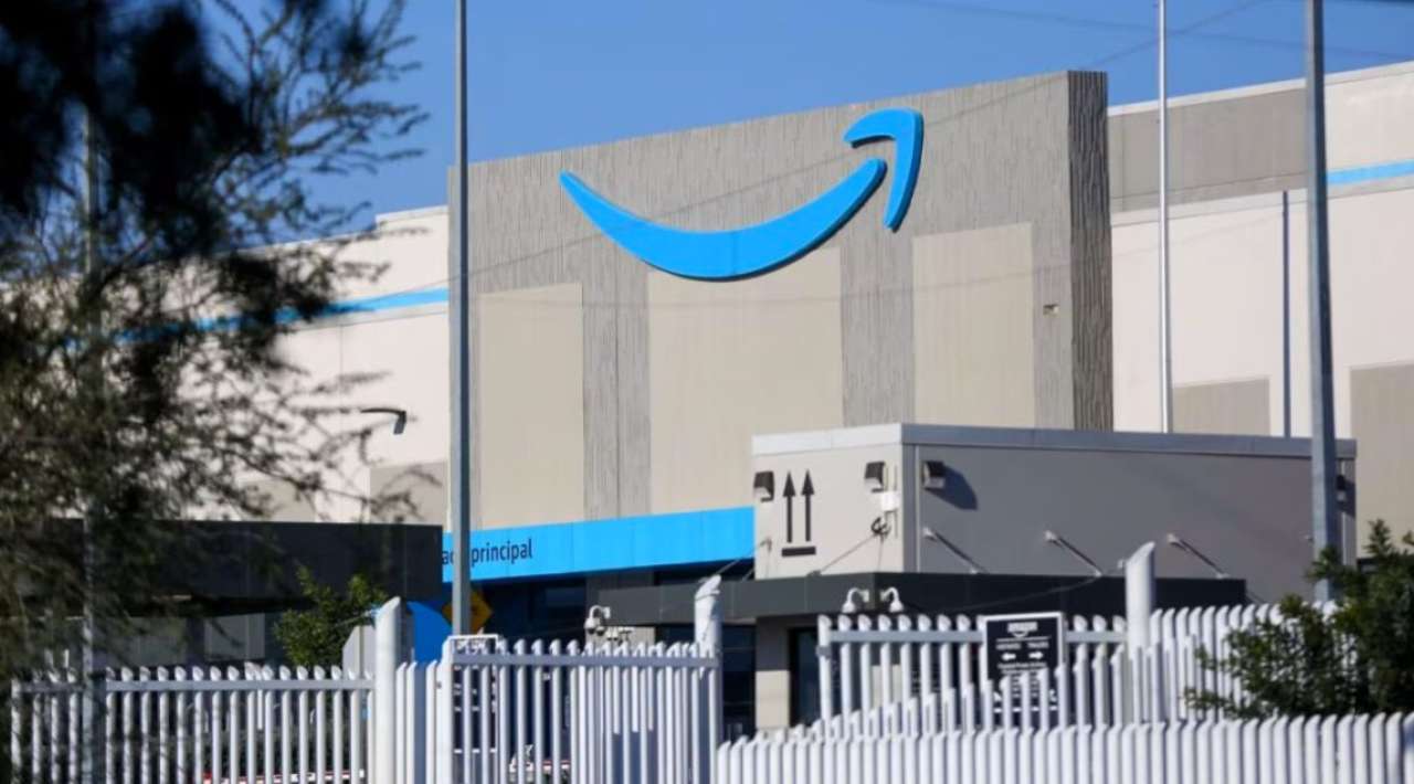 Amazon anuncia recorte global de 16 mil empleos, impulsa inversión en IA