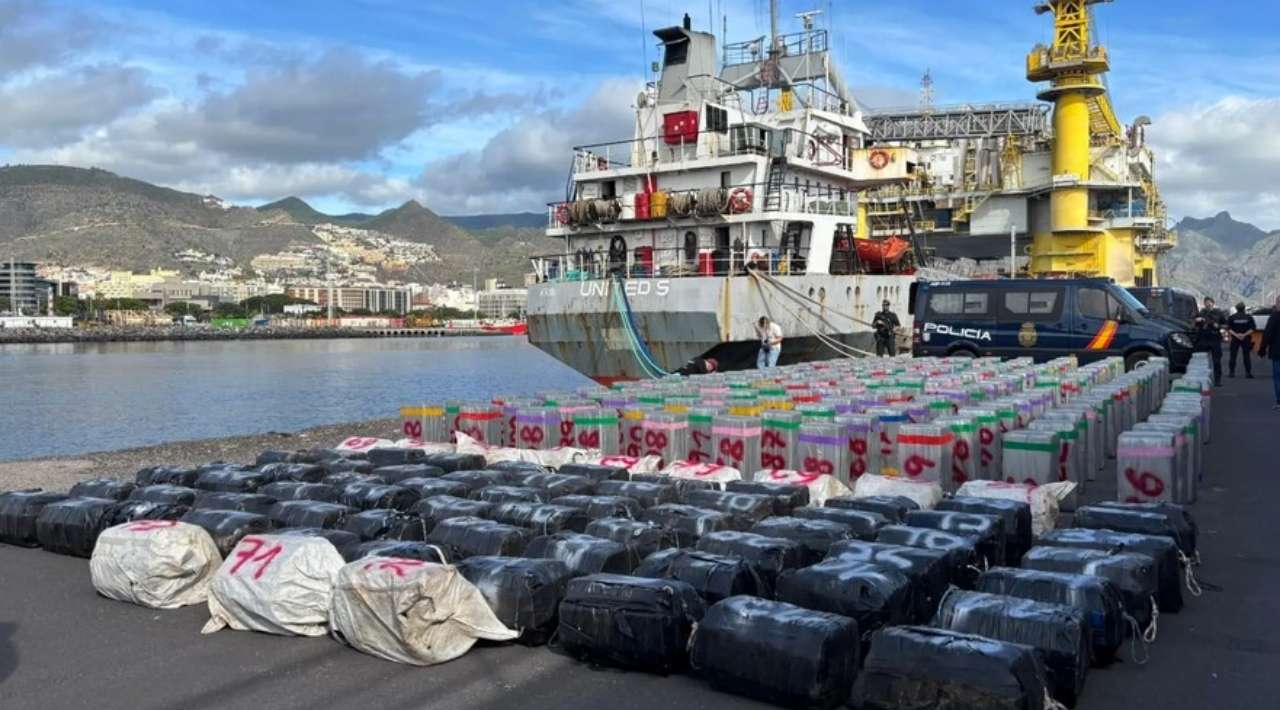 España intercepta buque con 10 toneladas de cocaína, la mayor incautación en alta mar en Europa