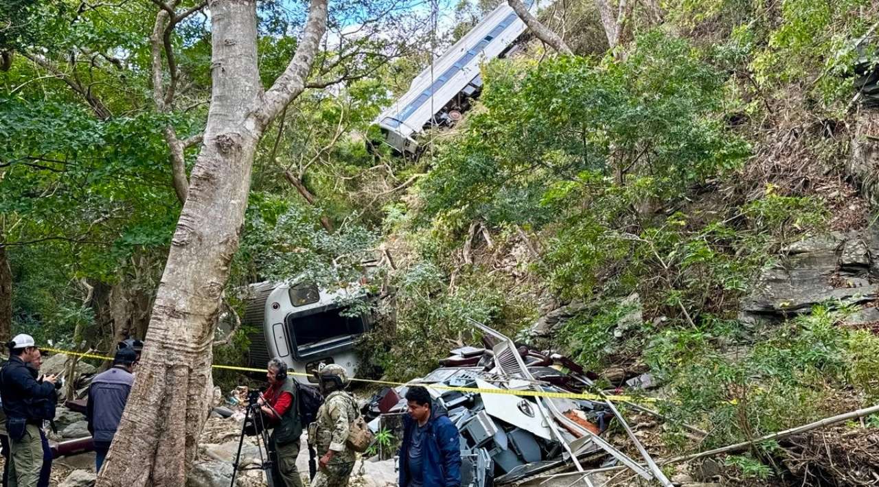 Detienen a jefe de despachadores del Tren Interoceánico por descarrilamiento mortal