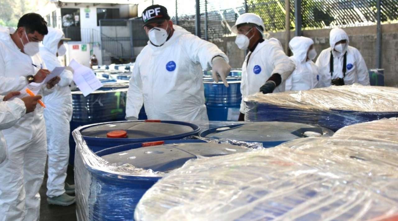 Autoridades destruyen más de 100 toneladas de sustancias y precursores químicos