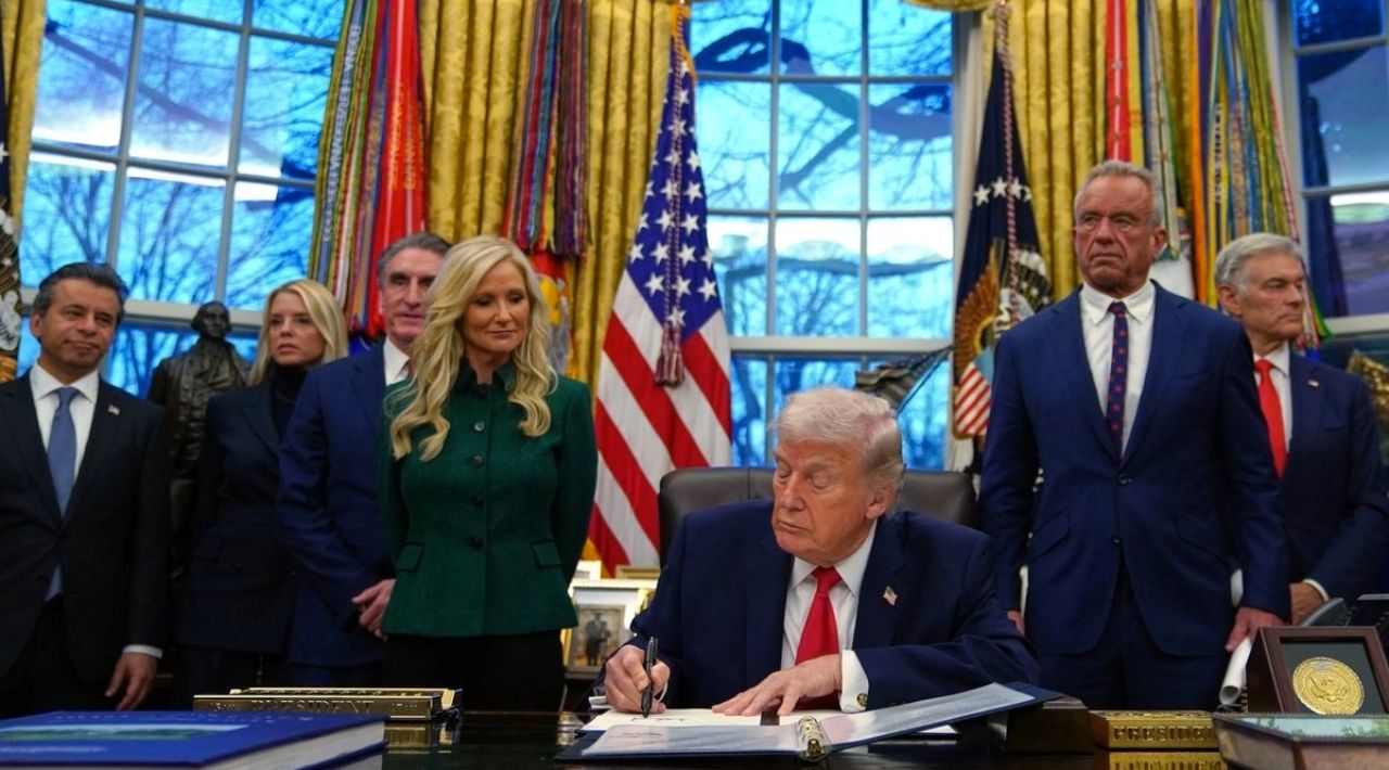 Trump anuncia aranceles a países que suministren petróleo a Cuba