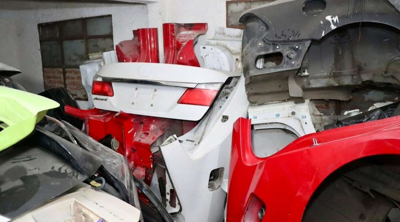 Aseguran en “Hotel” más de 150 toneladas de autopartes robadas en bodega clandestina de la CDMX