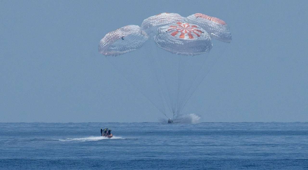 Astronautas de la Estación Espacial Internacional regresan a la Tierra tras abortarse misión, por emergencia médica