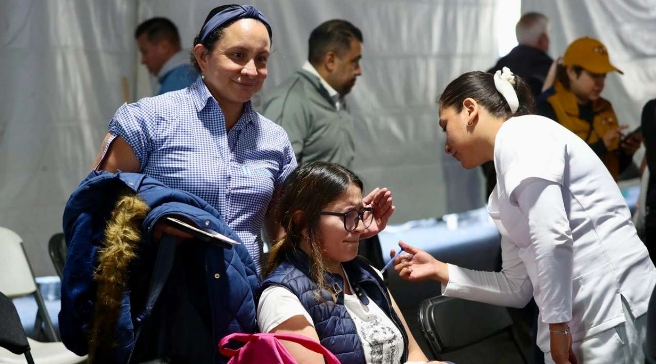 Caen 49% los casos de covid-19 en México; influenza y resfriados comunes marcan la temporada