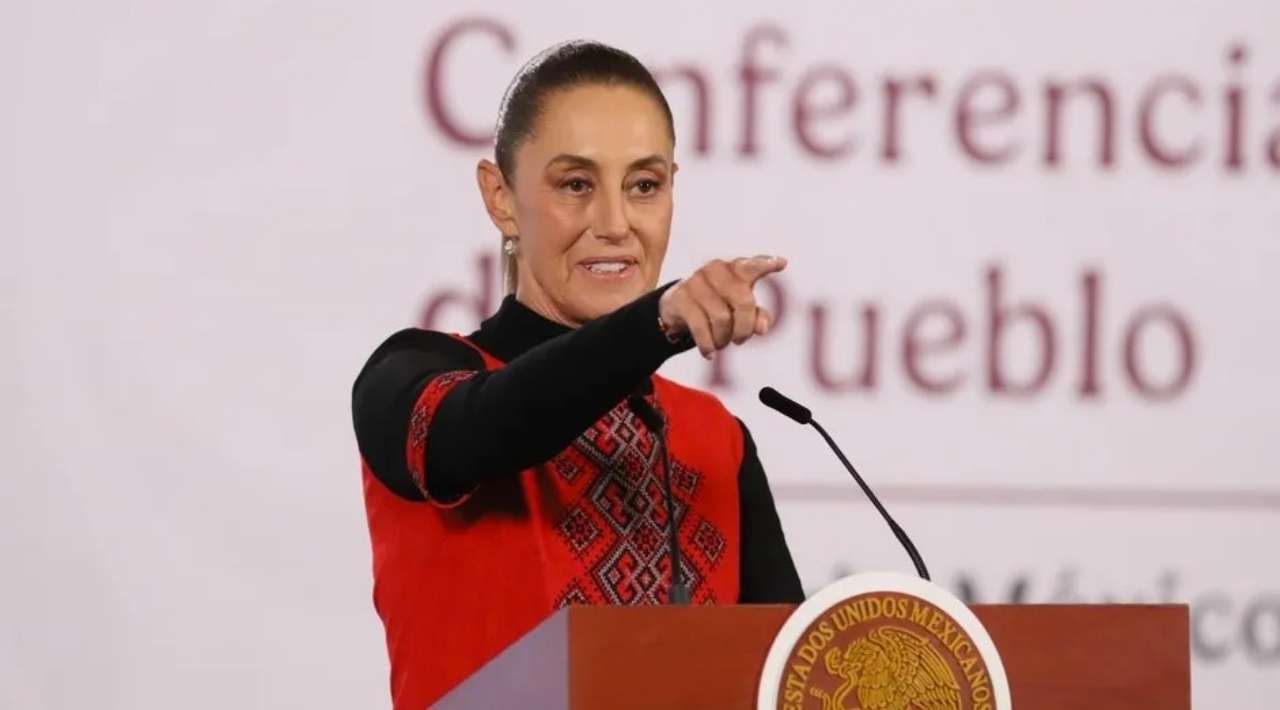 Sheinbaum afirma que reforma electoral no busca debilitar al INE y estará lista en febrero