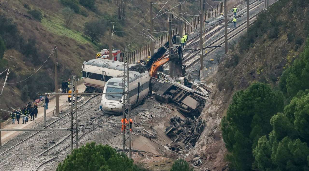 Sube a 43 la cifra de muertos por accidente ferroviario en España