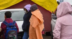 Frente frío 33 mantiene bajas temperaturas, vientos fuertes y lluvias en gran parte de México