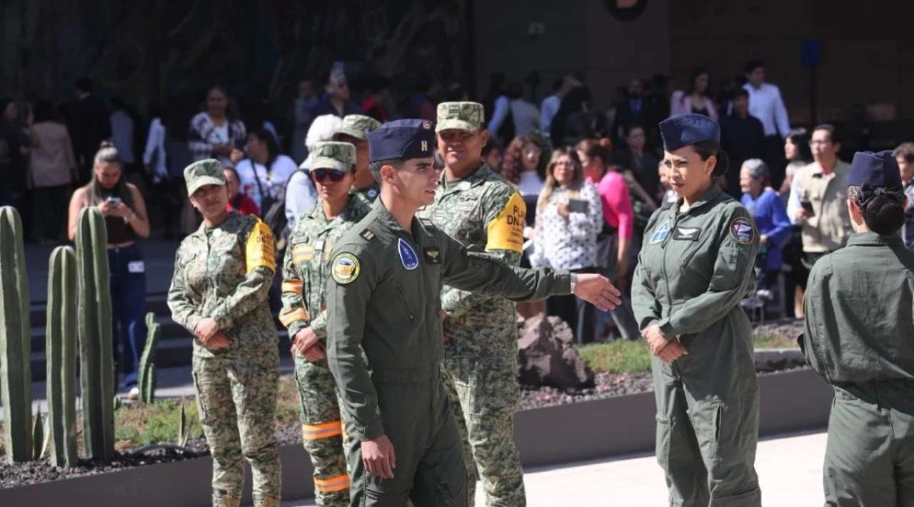 Fuerzas armadas y cuerpos de rescate participan en simulacro por sismo de 7.2 en CDMX