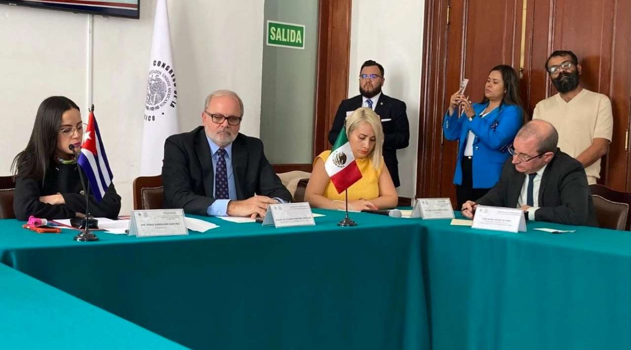 Cuba gestiona traslado de más de 25 toneladas de ayuda recolectada en CDMX