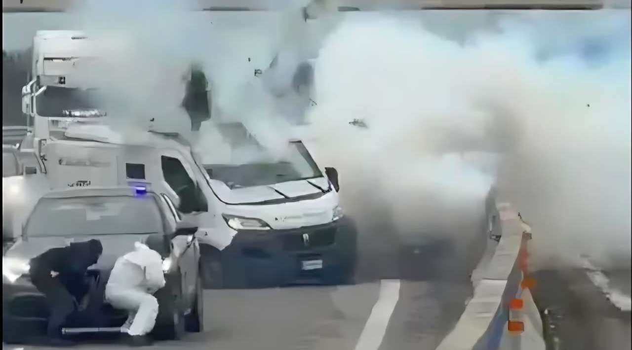 Comando armado asalta camión blindado en el sur de Italia y se lleva cerca de 2 millones de euros