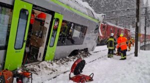 Tren descarrila en Suiza tras avalancha; hay cinco heridos