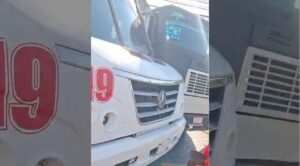 Choque entre unidad de la Ruta 19 y tráiler genera caos vial en Civac