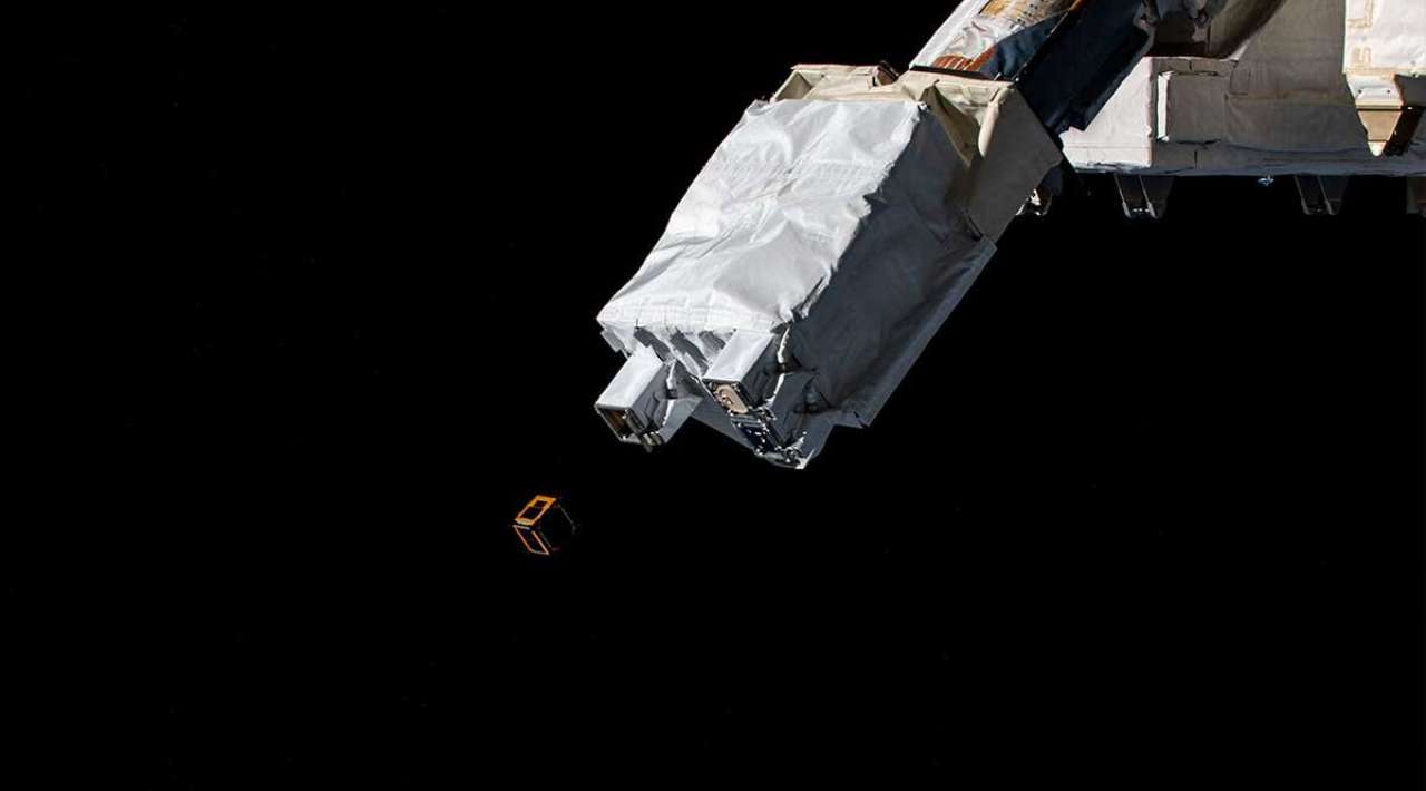 México lanza su primer satélite para vigilar volcanes activos