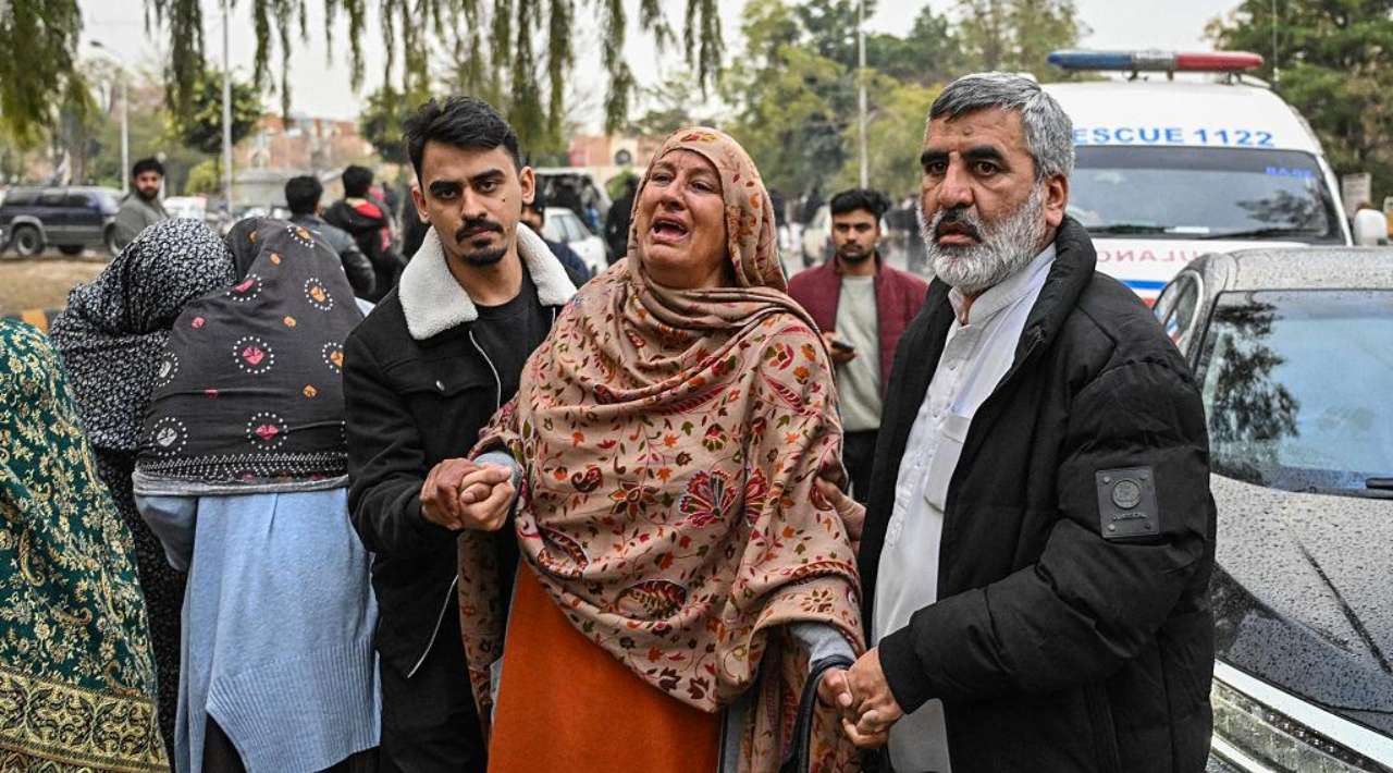 Atentado suicida en mezquita de Islamabad deja 31 muertos y más de 160 heridos