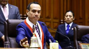Congreso de Perú destituye al presidente interino José Jerí por corrupción y omisión