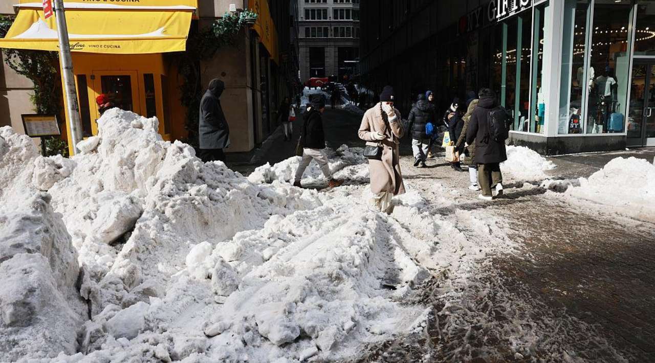 Suben a 18 los muertos por ola de frío en Nueva York