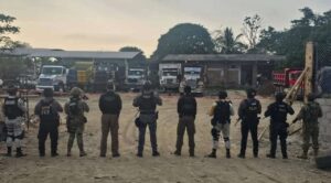 Aseguran bodega con 50 vehículos ligados al crimen organizado en Huixtla