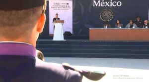 Sheinbaum encabeza ceremonia por el 111 aniversario de la Fuerza Aérea Mexicana y reconoce a mujeres aviadoras