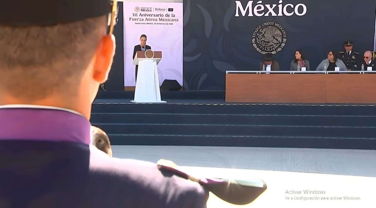 Sheinbaum encabeza ceremonia por el 111 aniversario de la Fuerza Aérea Mexicana y reconoce a mujeres aviadoras
