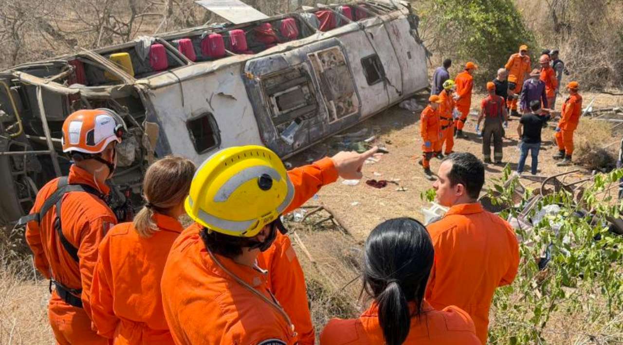 Mueren 15 personas, incluidos tres niños, en accidente de autobús en Brasil