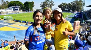 Afición se roba el espectáculo en el Clásico Joven en Cuernavaca.