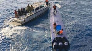 Marina asegura semisumergible con 4 toneladas de cocaína frente a Colima; hay tres detenidos