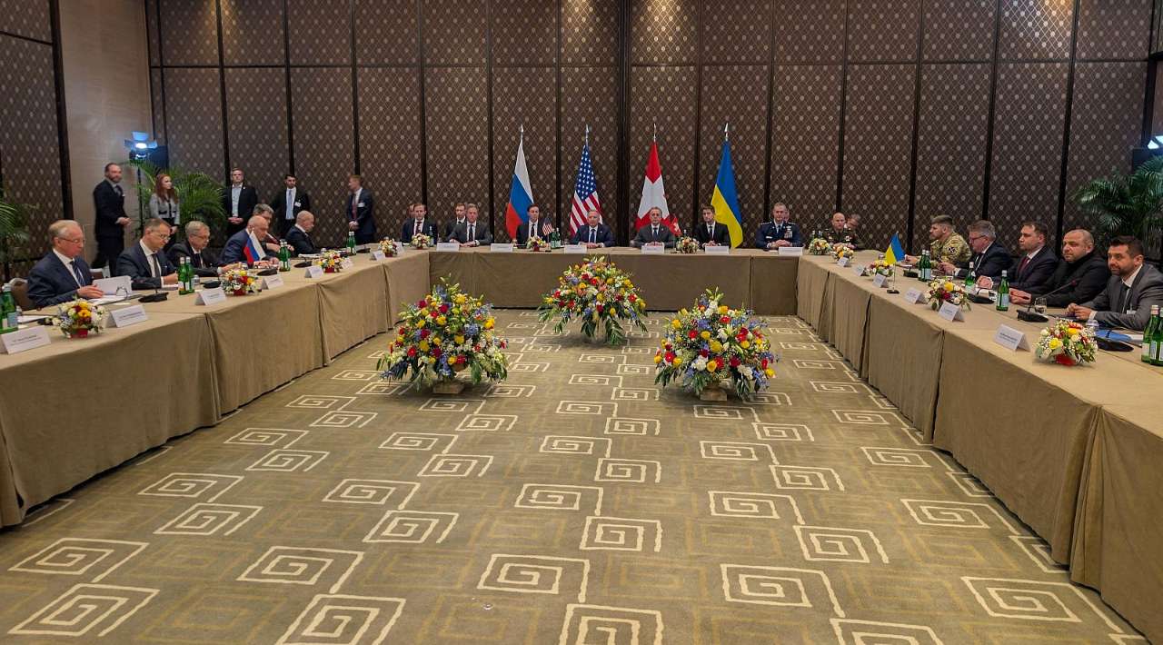 Kiev y Washington dialogan en Ginebra para buscar salida a la guerra; Rusia dice que no hay plazos