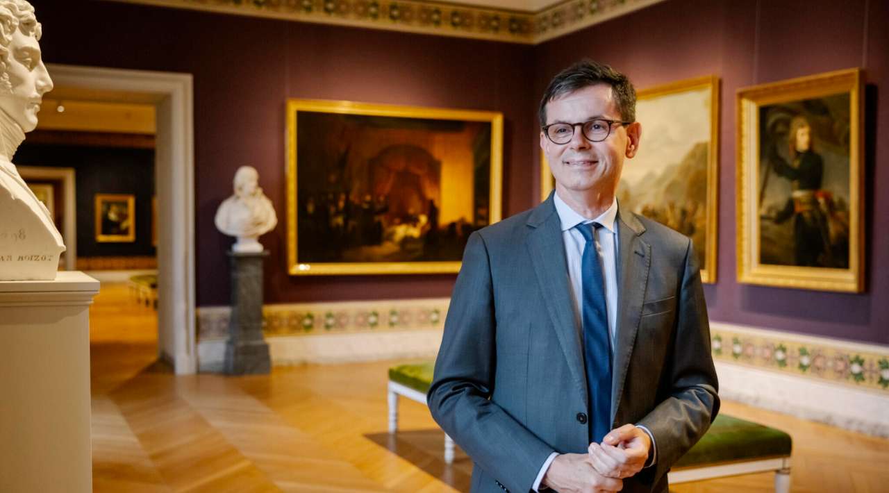 Nombran a nuevo director del Louvre
