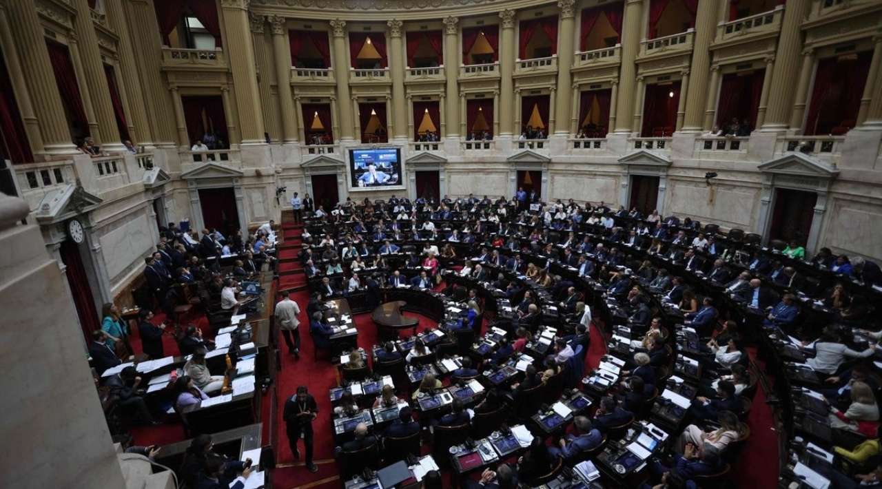 Diputados de Argentina aprueban reforma laboral impulsada por Milei
