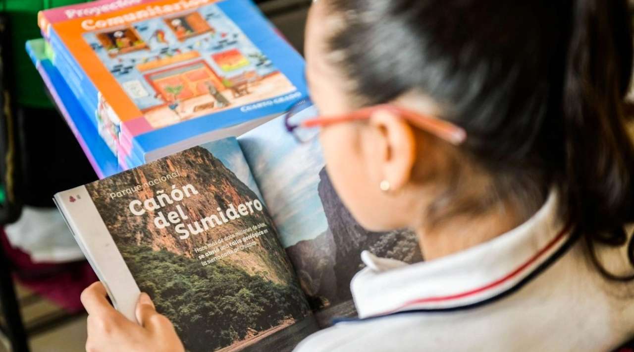Gobierno federal anuncia cambios a libros de texto para 2027