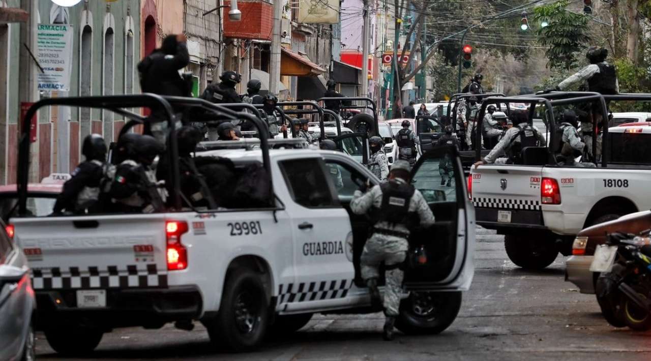 Guardia Nacional refuerza seguridad en la FEMDO donde están los restos de “El Mencho”