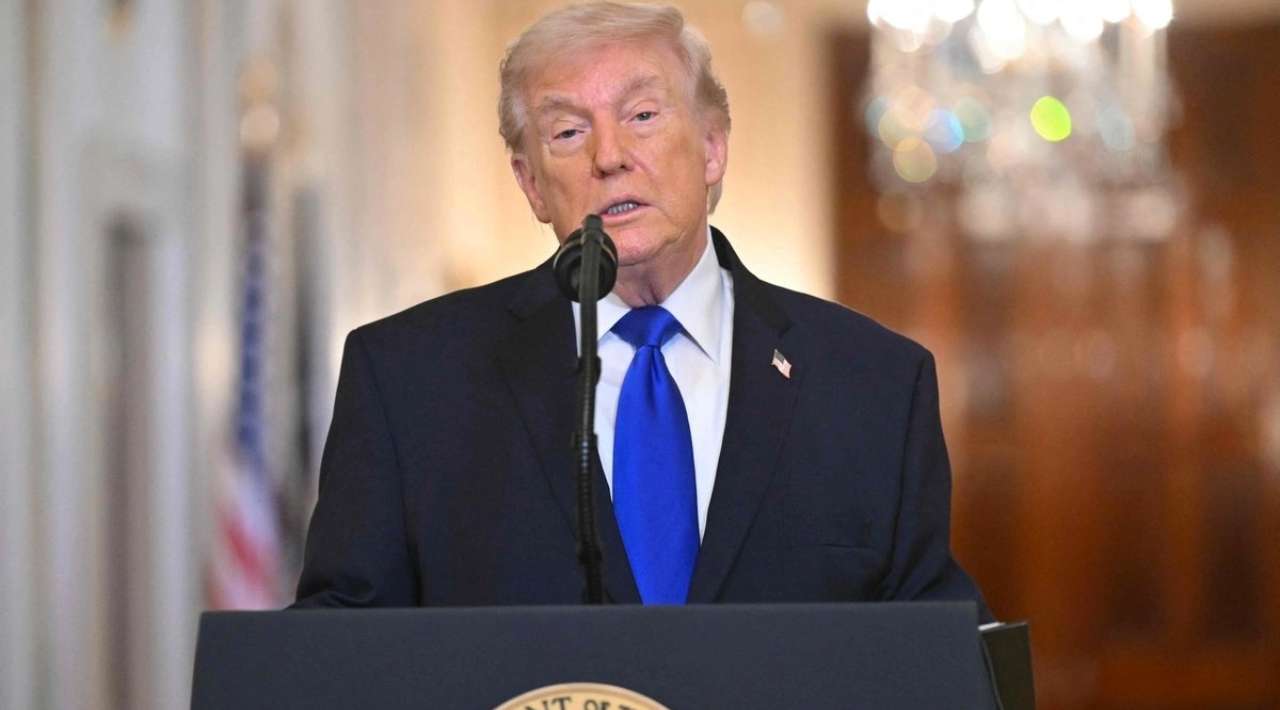 Trump arremete contra la Corte Suprema y promete más “licencias arancelarias”