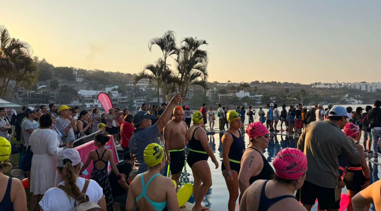 Tequesquitengo vibra con 408 nadadores en el Gran Reto de aguas abiertas.