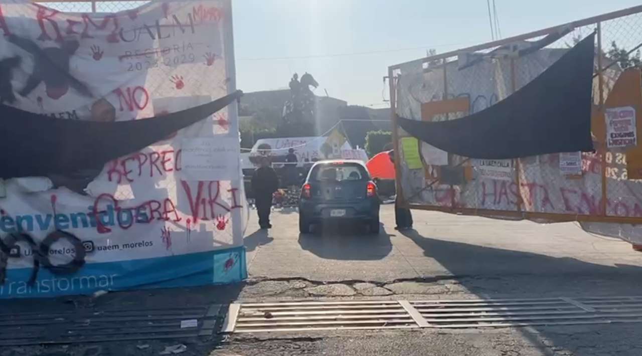 Estudiantes mantienen tomada la UAEM campus Chamilpa; clases siguen en modalidad virtual