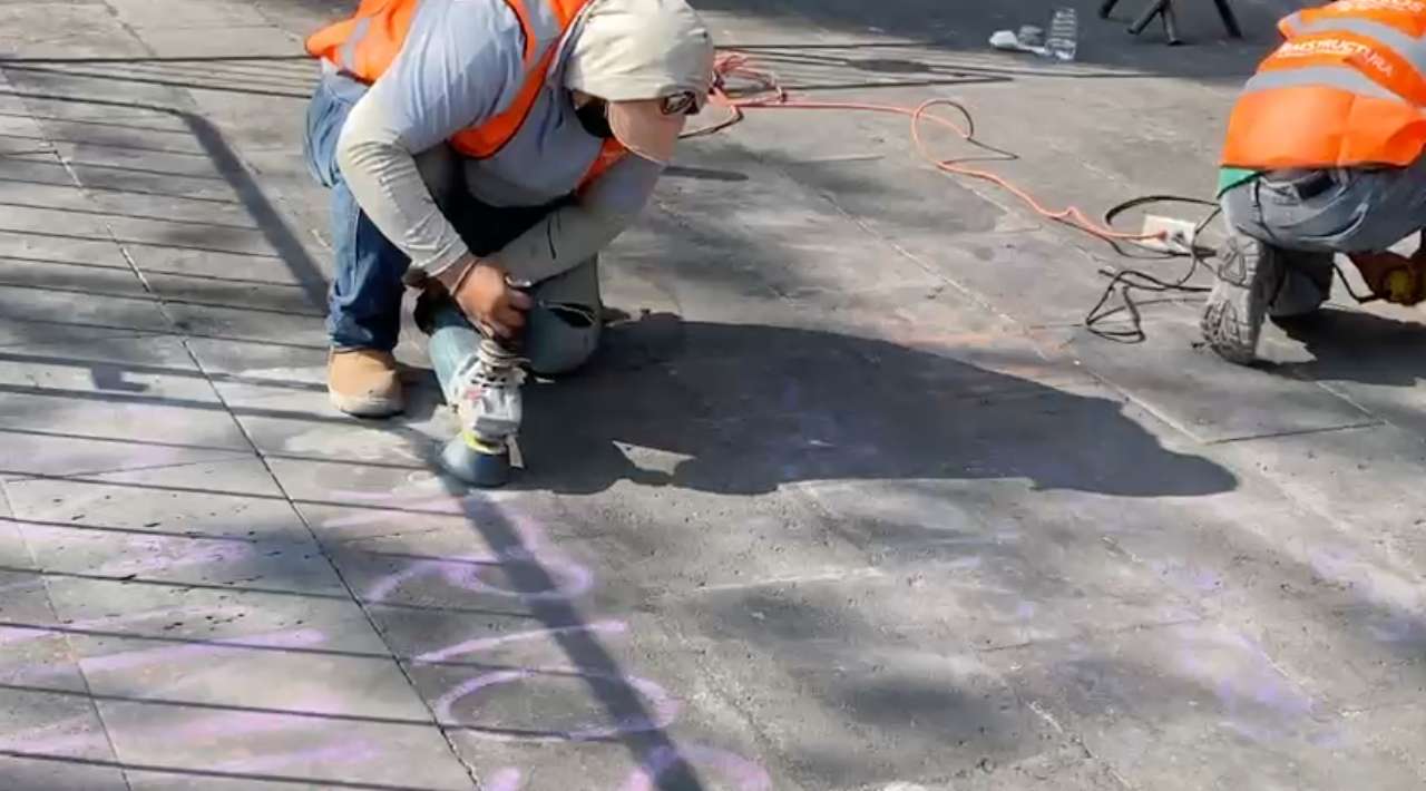 Continúan trabajos de limpieza en el Zócalo de Cuernavaca tras marcha del 8M