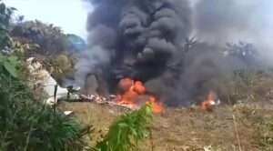 Avión militar se accidenta en Colombia durante despegue
