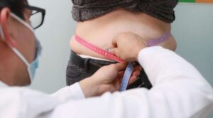 Sobrepeso y obesidad afectan a 76% de los adultos en México