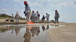 Derrame en el Golfo de México deja más de 825 toneladas de residuos