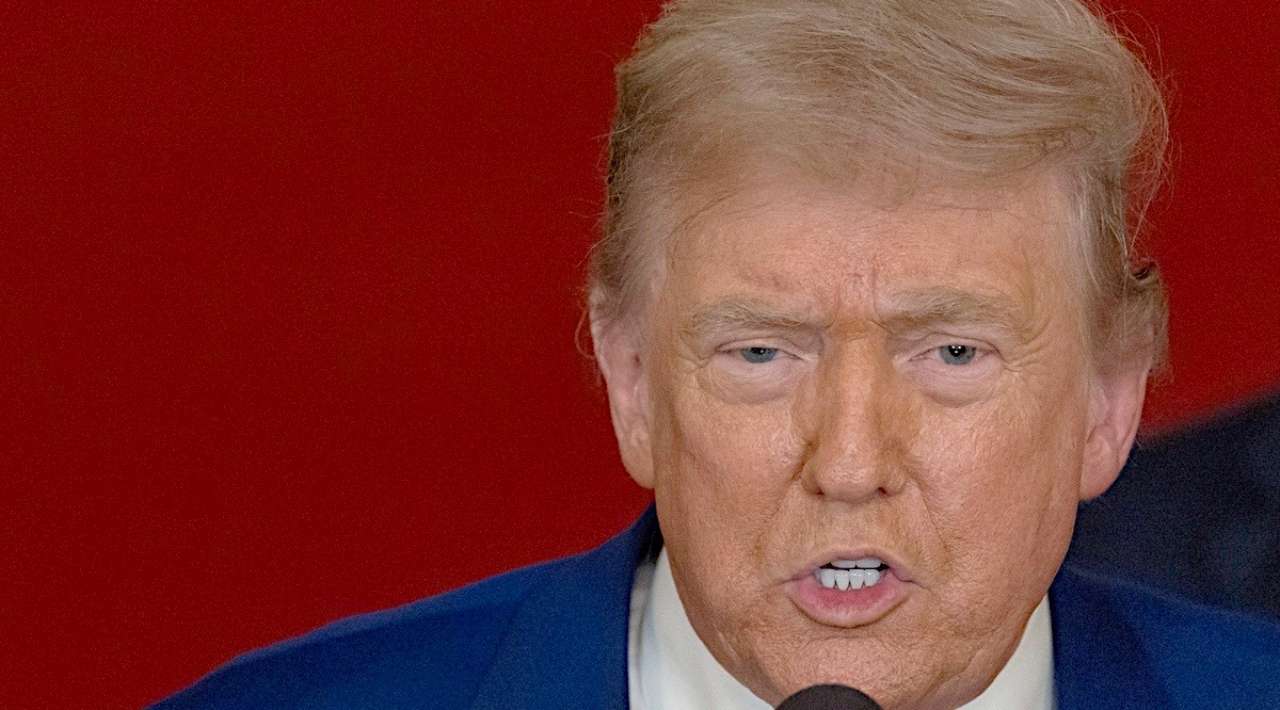 Trump advierte “gran oleada” de ataques contra Irán; asegura que lo más fuerte aún no inicia