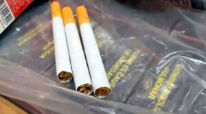 Decomisan más de 1.4 millones de cigarros ilegales en el AICM