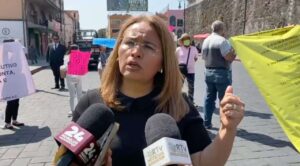 Fundación “Betty Rivera” bloquea calle para exigir atención a retrasos judiciales