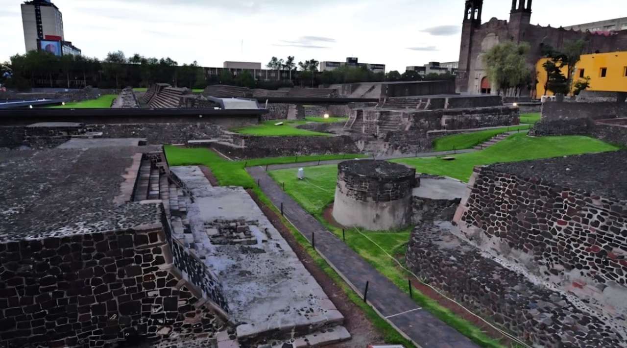 Hallan restos de joven en Tlatelolco; podría tratarse de una figura sagrada mexica