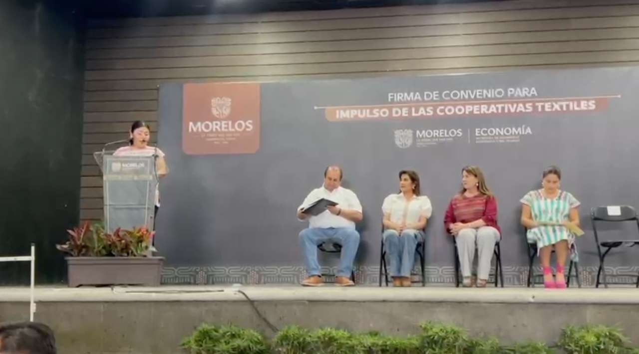 Gobernadora firma convenio para impulsar cooperativas textiles en Tetecala
