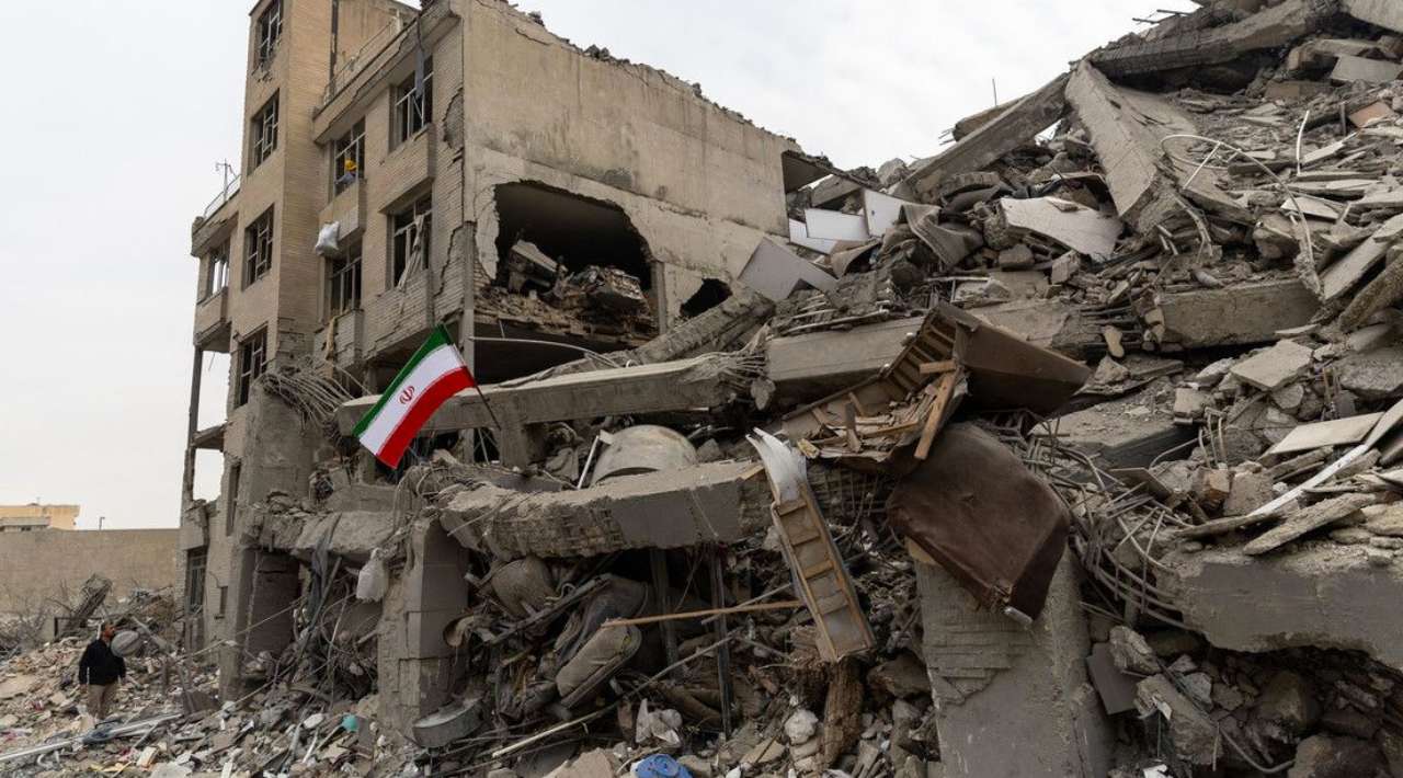 Irán intensifica ataques a infraestructura energética y agrava crisis en el Golfo