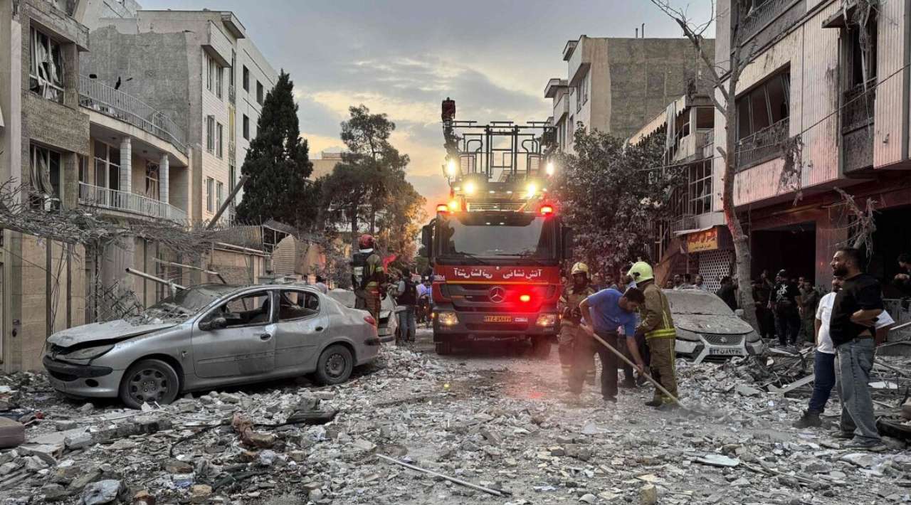Israel intensifica ataques contra infraestructura en Irán