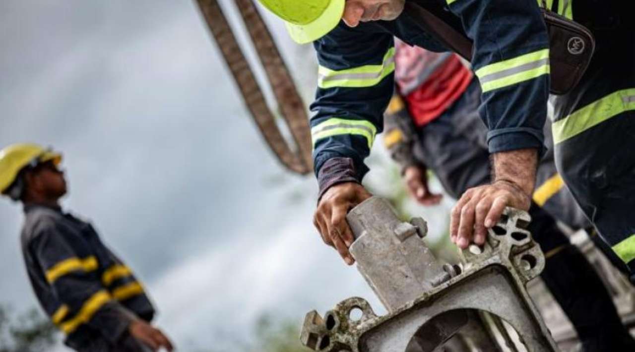 Apagón masivo deja sin electricidad a dos tercios de Cuba