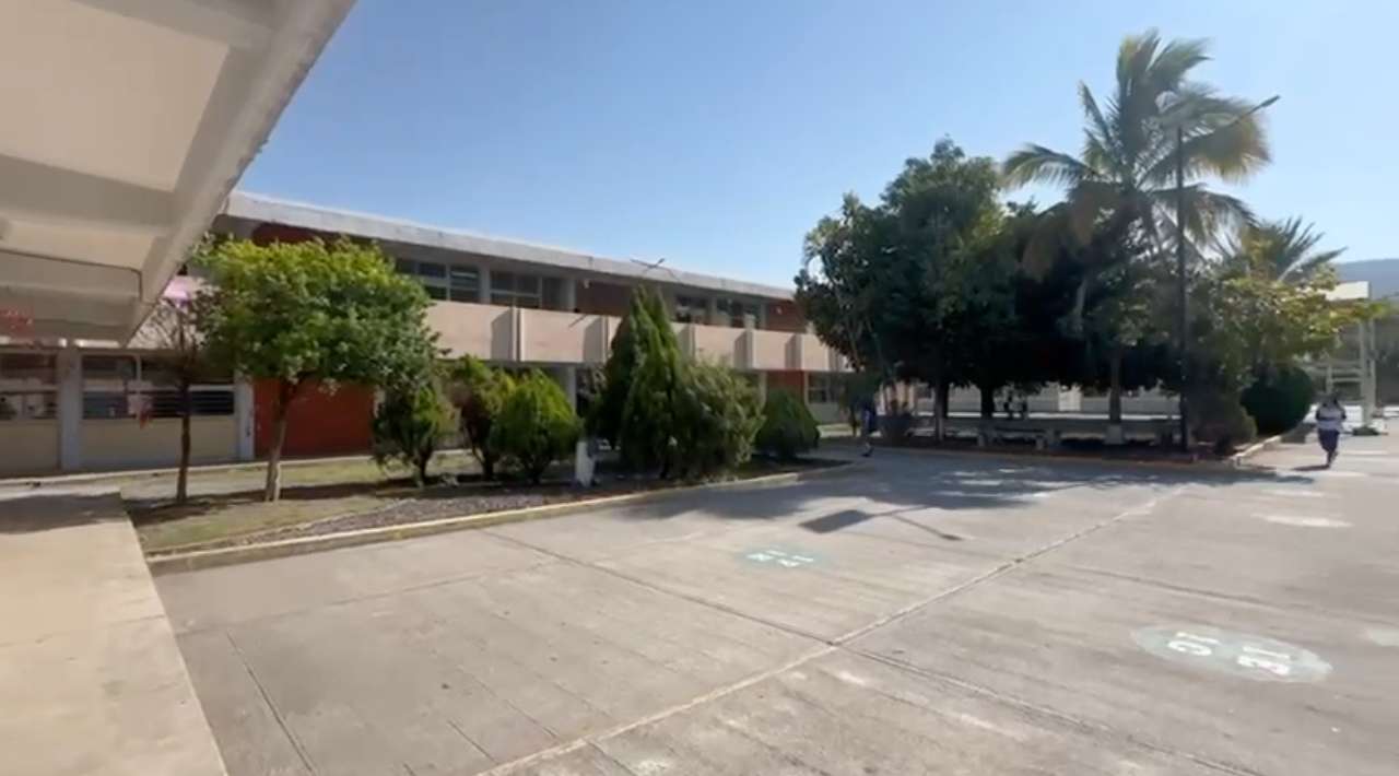 Suspenden labores más de 21 mil trabajadores de la educación en Morelos por el 8M